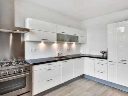 Nowe fronty do starej kuchni – kiedy to się naprawdę opłaca?